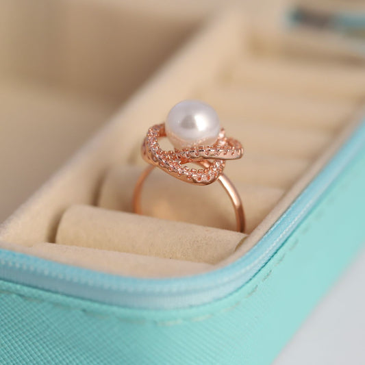 premium Perls Finger Ring