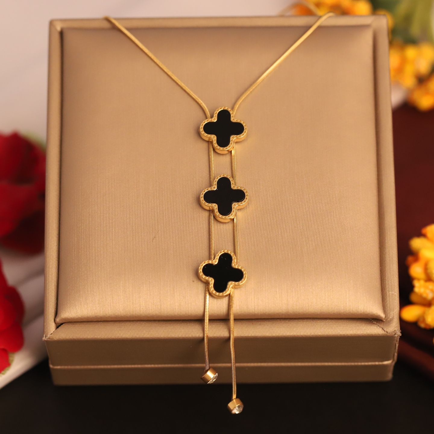 Four leaf clover black necklace