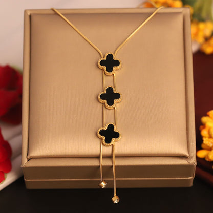 Four leaf clover black necklace