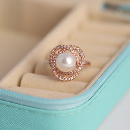 premium Perls Finger Ring