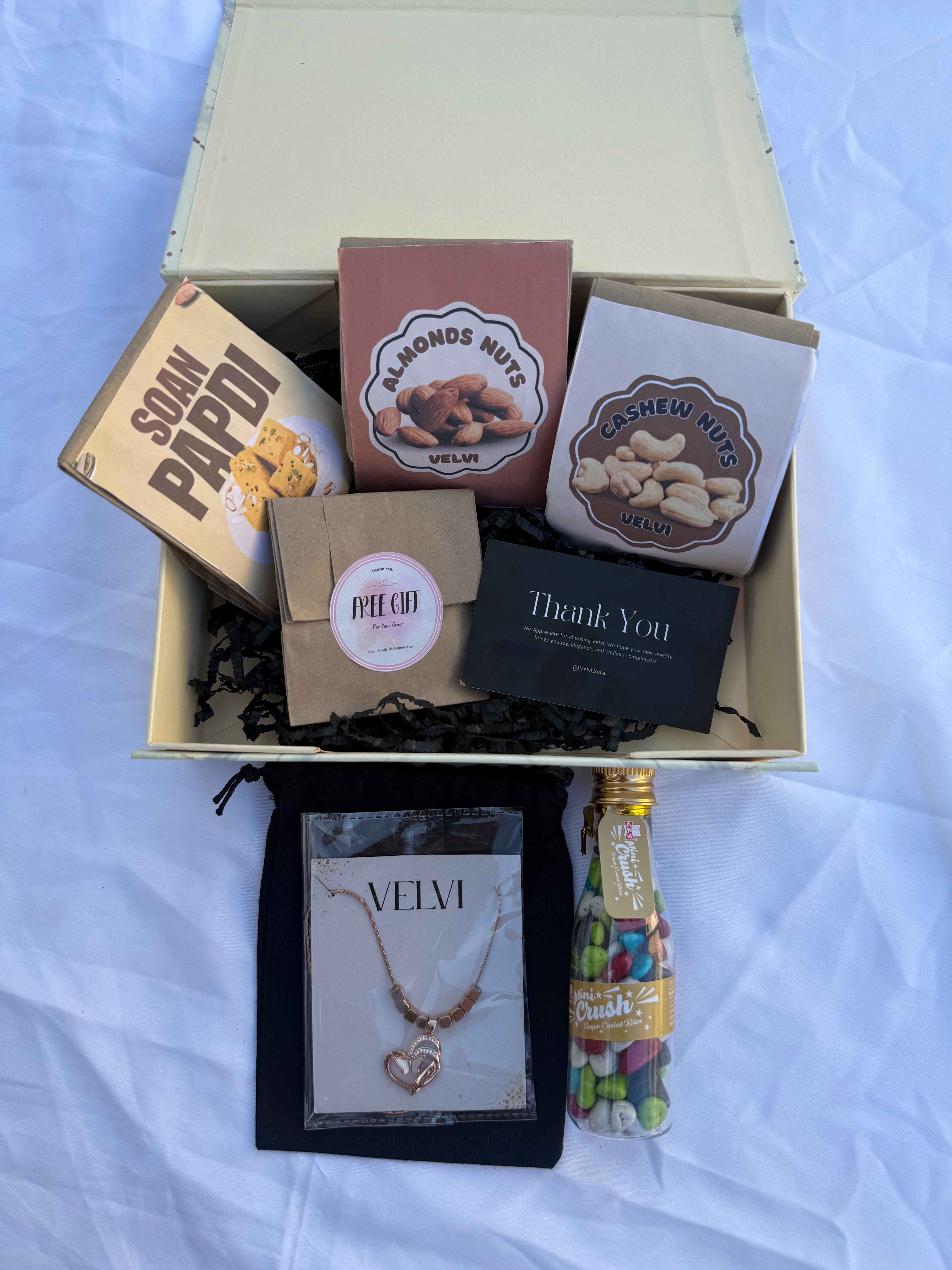 VELVI Golden Moments Hamper