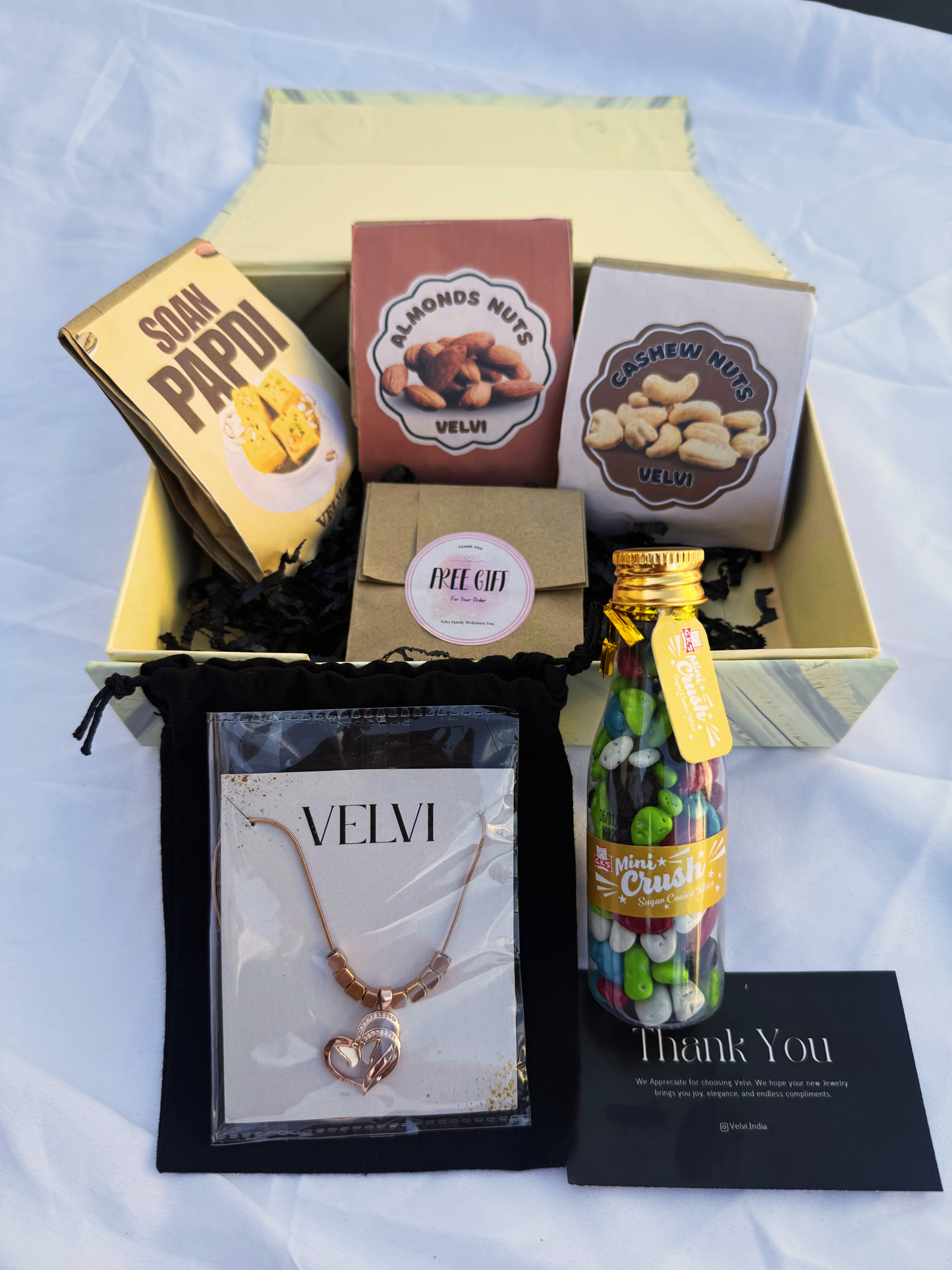 VELVI Golden Moments Hamper