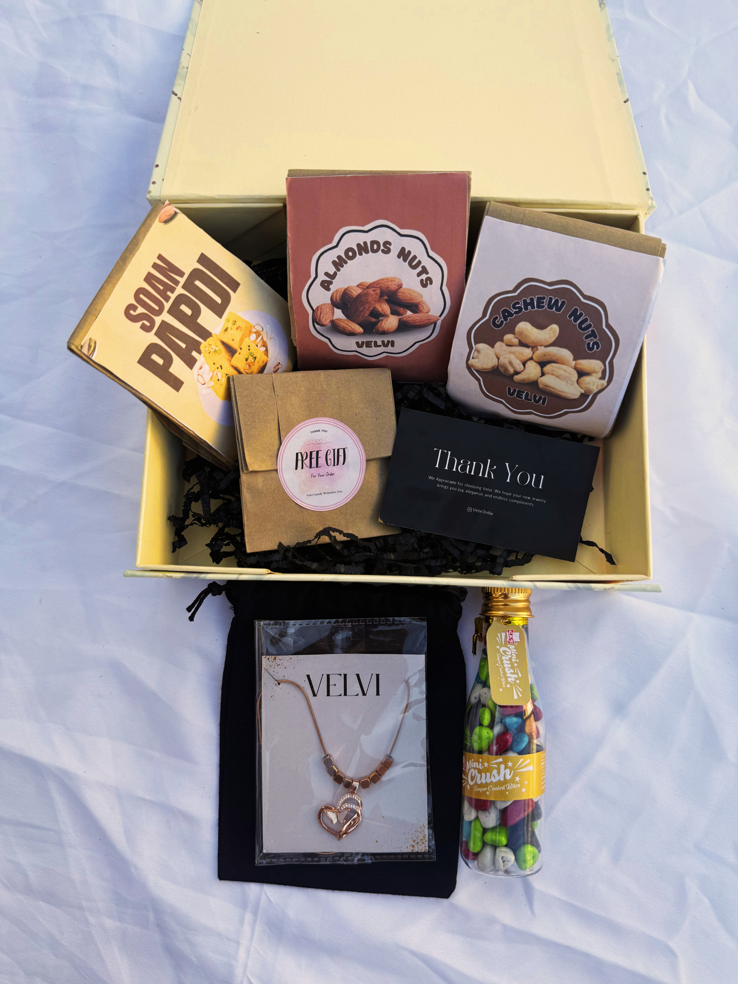 VELVI Golden Moments Hamper